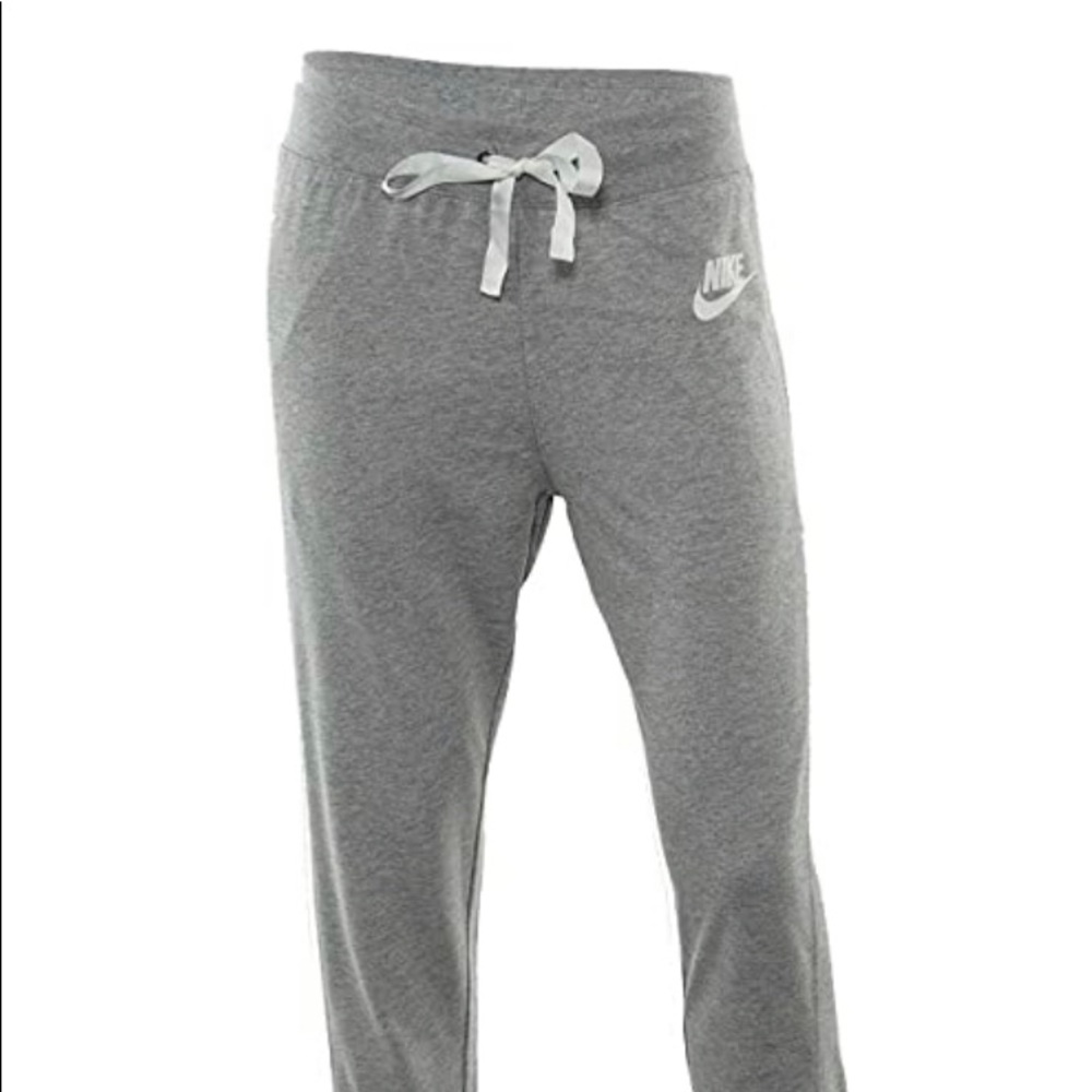 NWT Nike Cropped Jogger